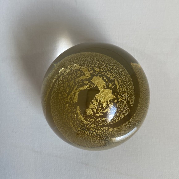 SP San Pacific Paper Weight: Round Clear with Gold Swirls on interior - Picture 5 of 11